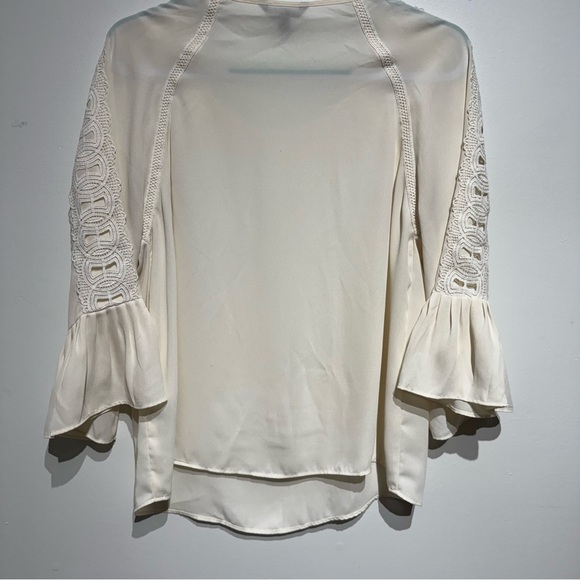 Banana Republic Factory Cream 3/4 Sleeve Lace Detail Blouse. Size Medium - Picture 7 of 8